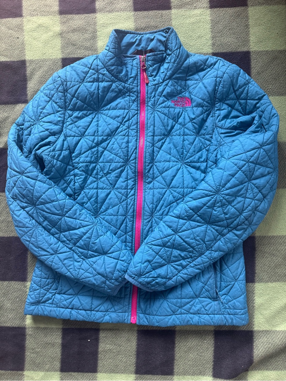 The North Face Blue Quilted Jacket with Pink Zipper - Women’s Large